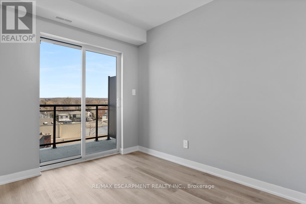 Photo 5 of 202 5002 King Street, Lincoln ON
