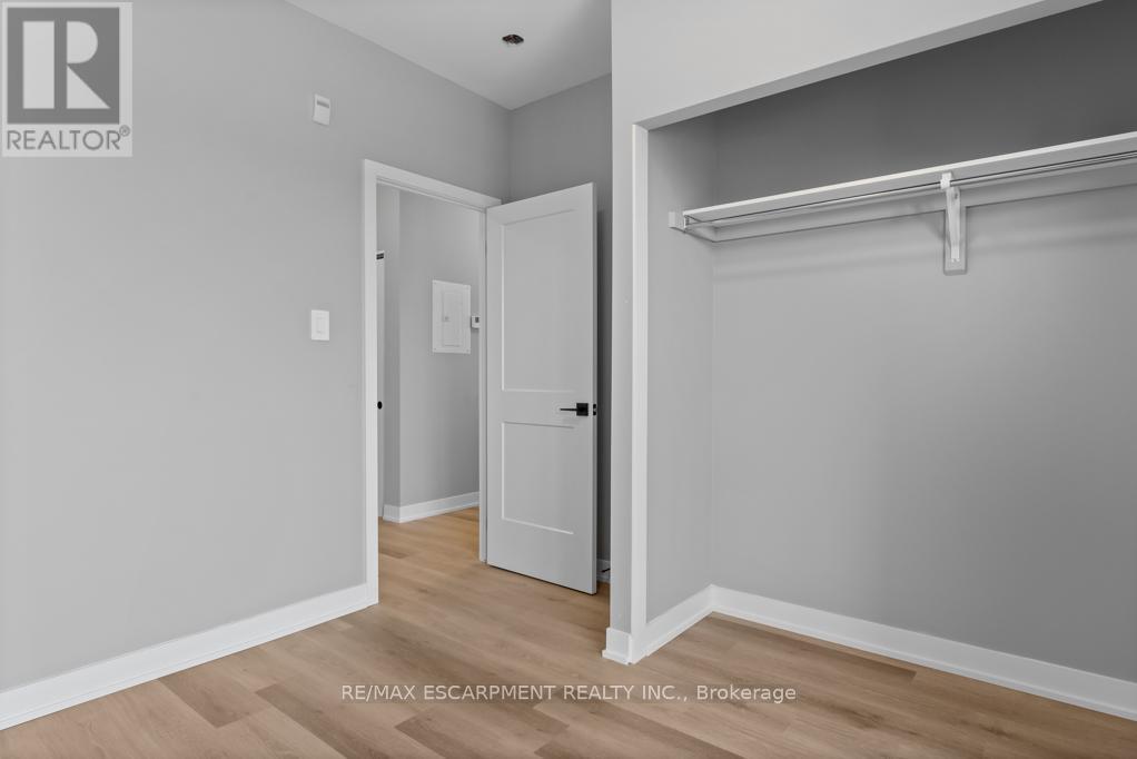 Photo 6 of 202 5002 King Street, Lincoln ON