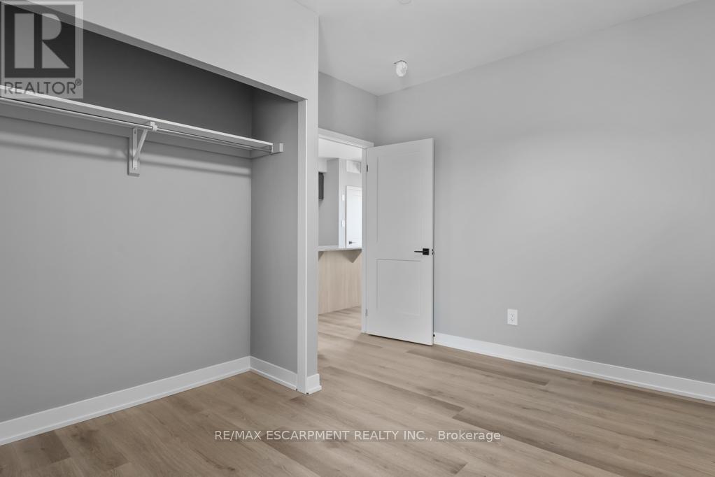 Photo 20 of 202 5002 King Street, Lincoln ON