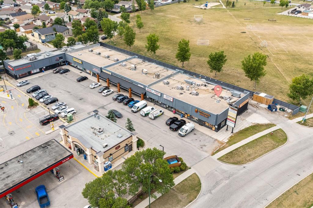 Photo 10 of 998 Keewatin Street N, Winnipeg MB