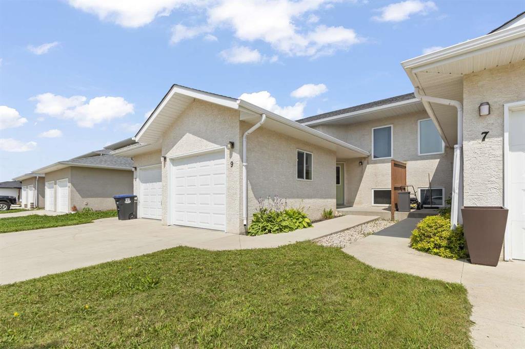Photo 21 of 9 Kootenay Way, Steinbach MB