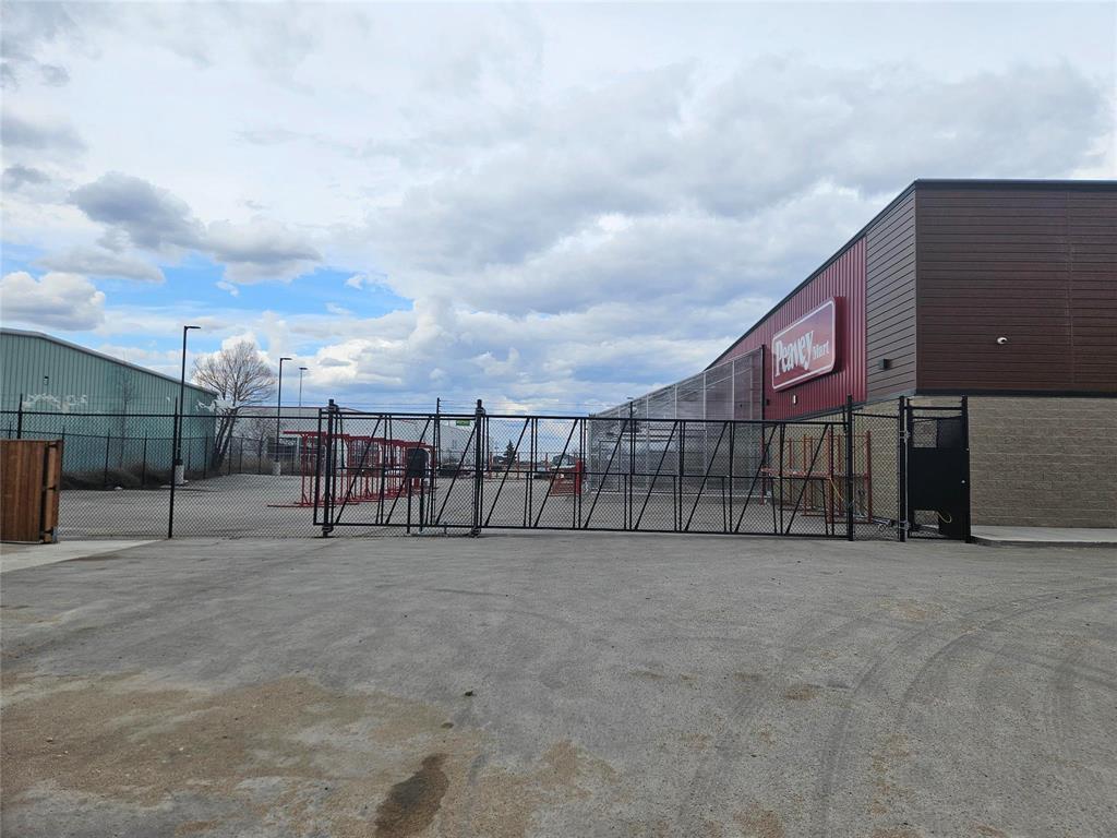 Photo 19 of 41 52 Pth Highway W, Steinbach MB