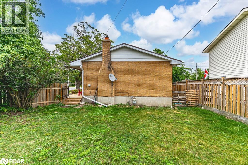 Photo 19 of 423 Mary St, Orillia ON