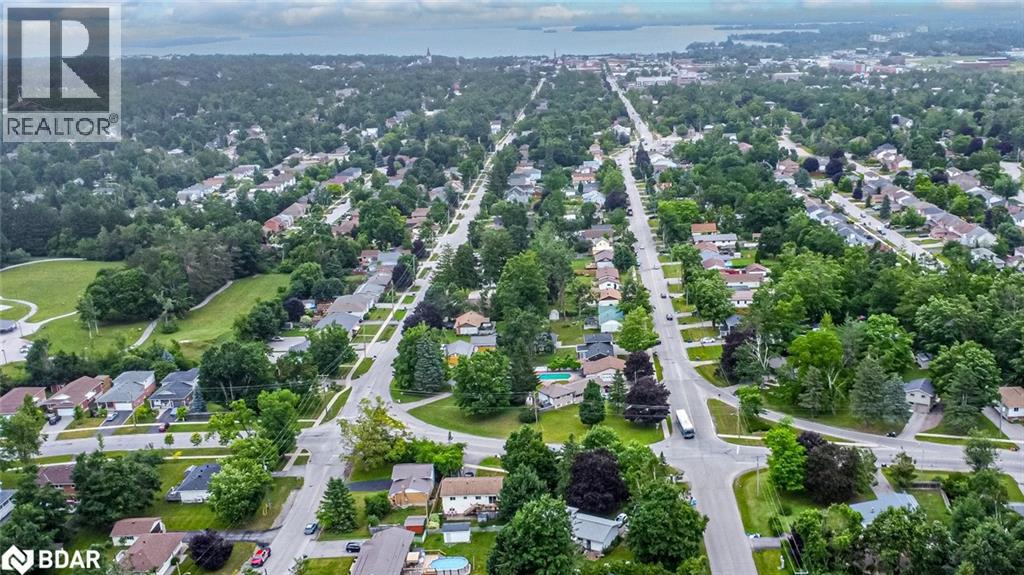 Photo 8 of 423 Mary St, Orillia ON