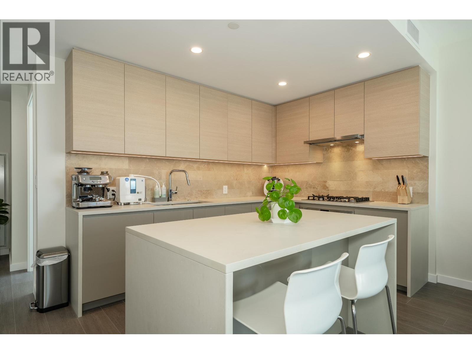 Photo 4 of 1102 4168 Lougheed Highway, Burnaby BC