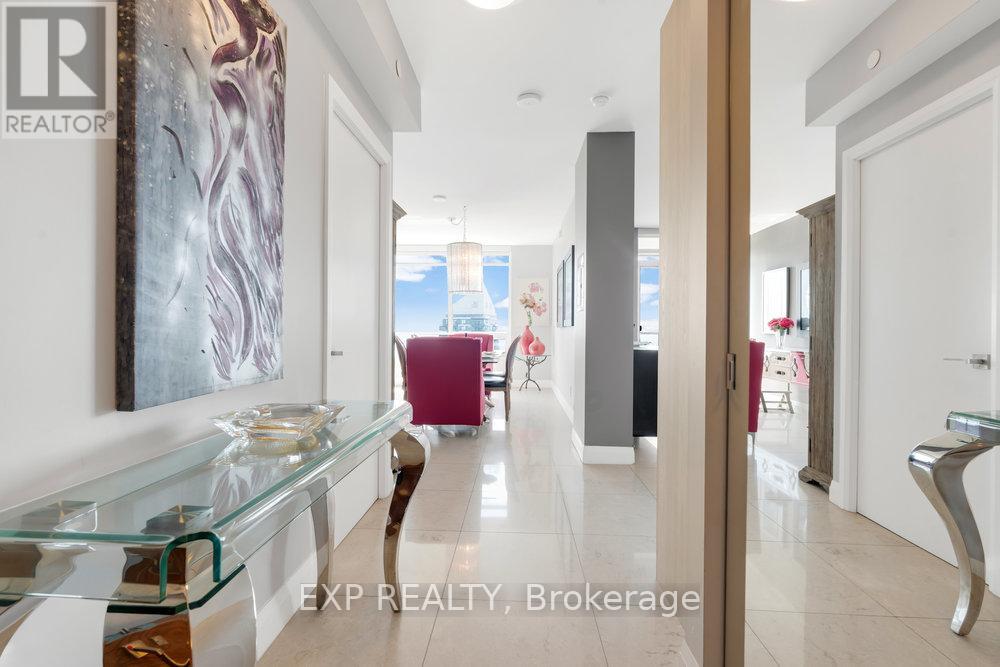 Photo 3 of 4003 36 Park Lawn Road, Toronto ON