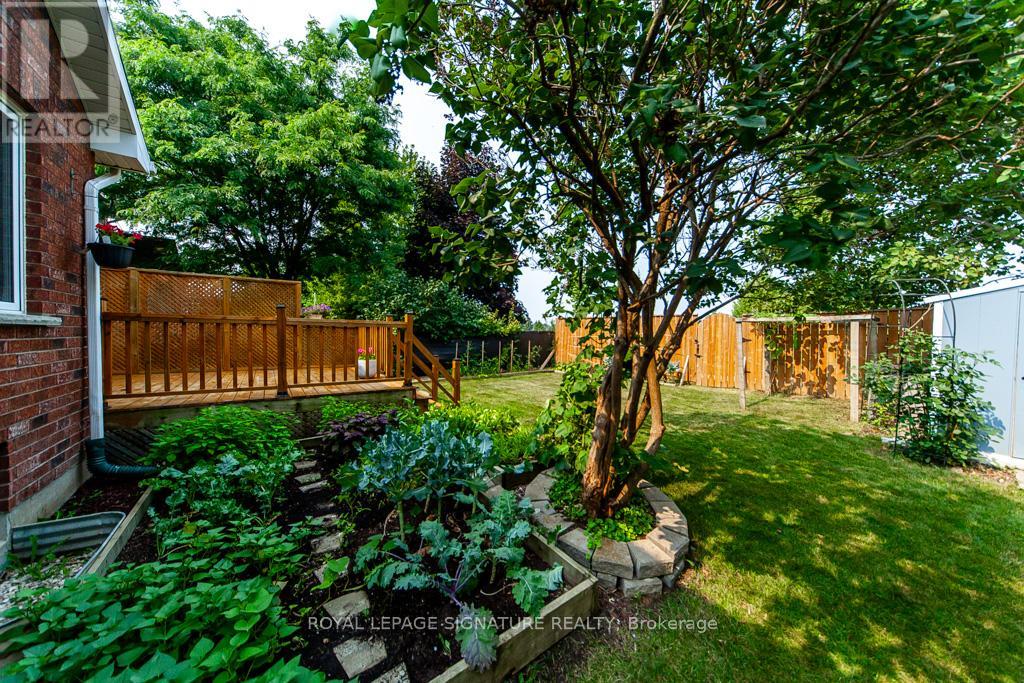 Photo 43 of 579 Windjammer Way, Waterloo ON