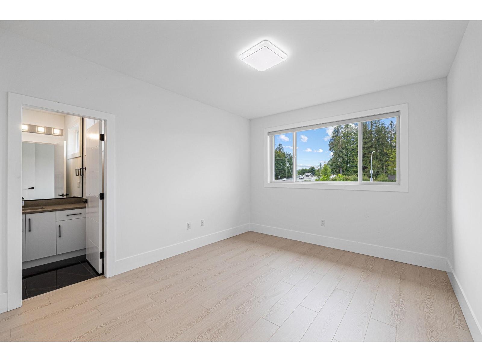 Photo 33 of 16028 103 Avenue, Surrey BC