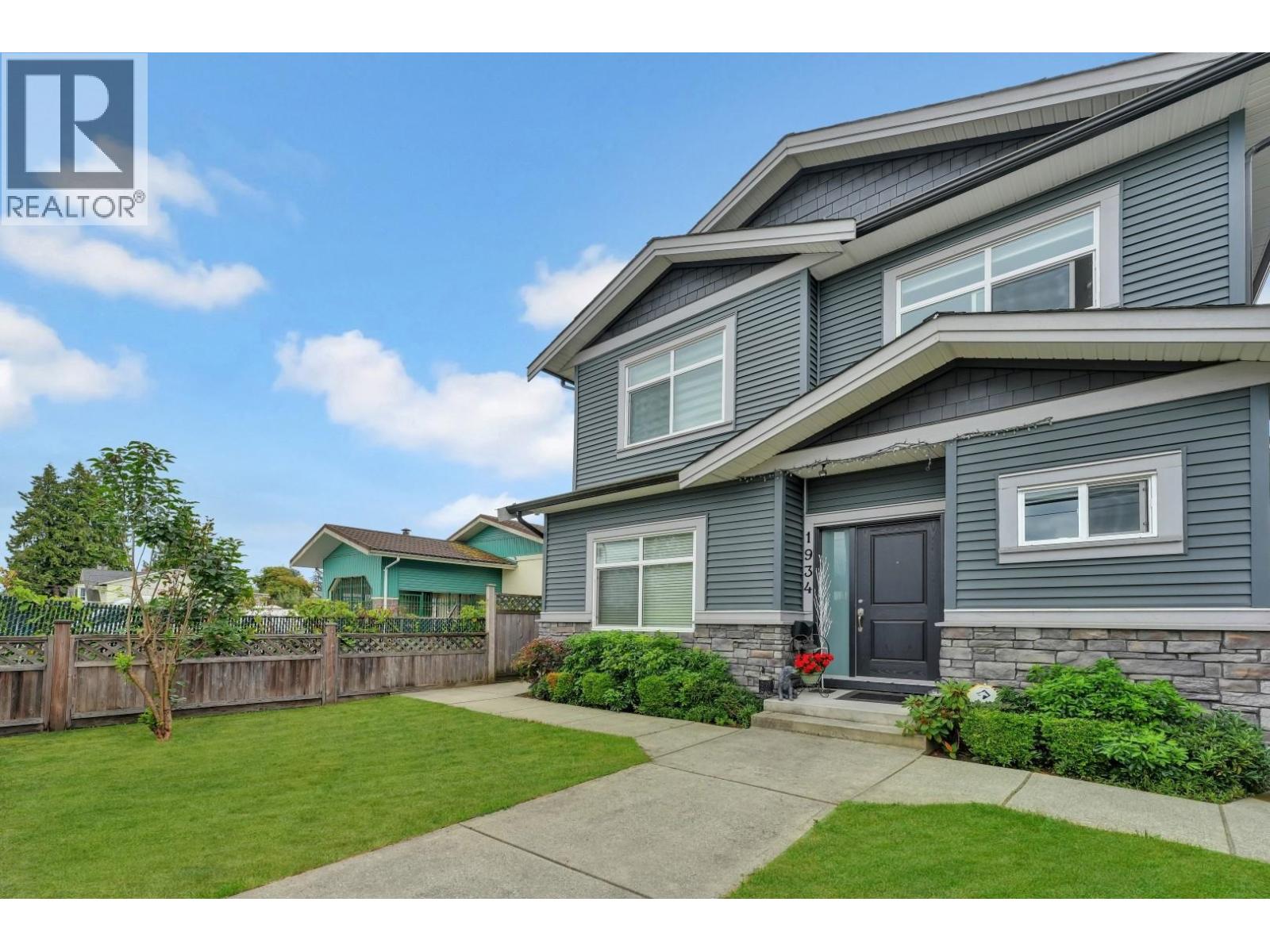 Photo 34 of 1934 Mclean Avenue, Port Coquitlam BC