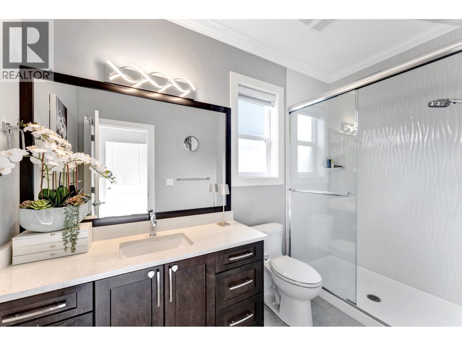 Photo 11 of 1934 Mclean Avenue, Port Coquitlam BC