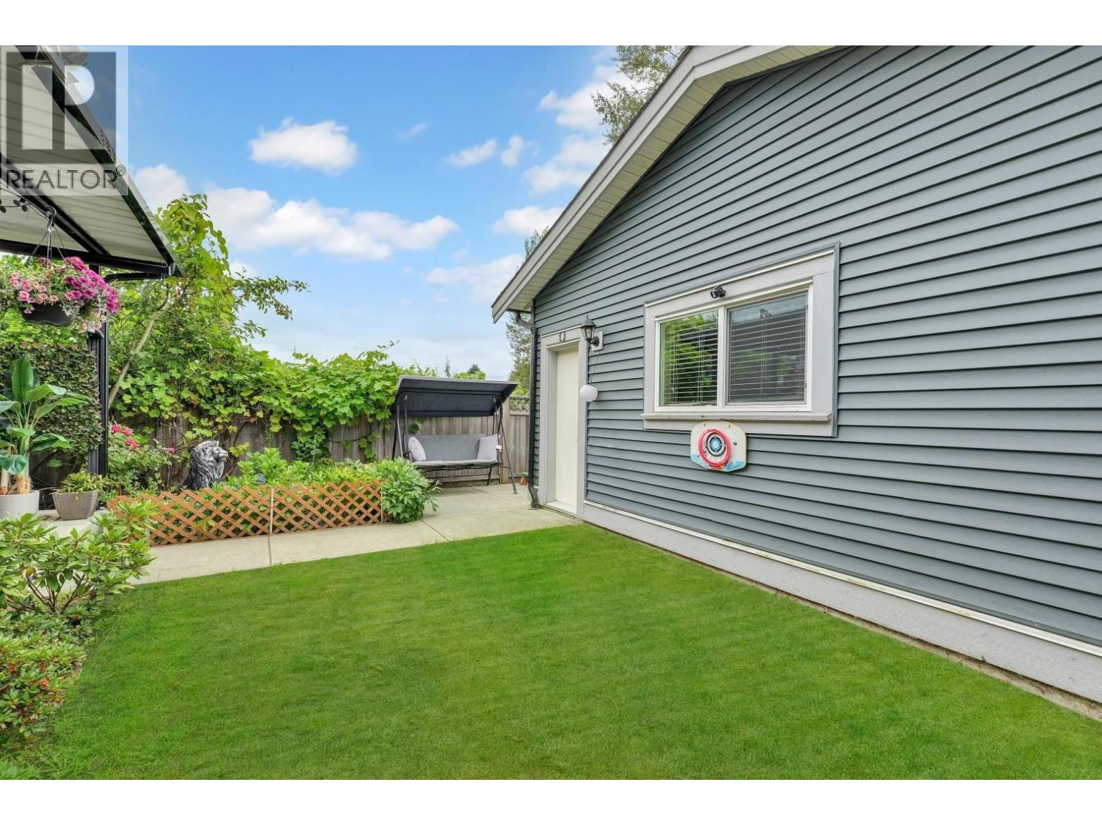 Photo 12 of 1934 Mclean Avenue, Port Coquitlam BC