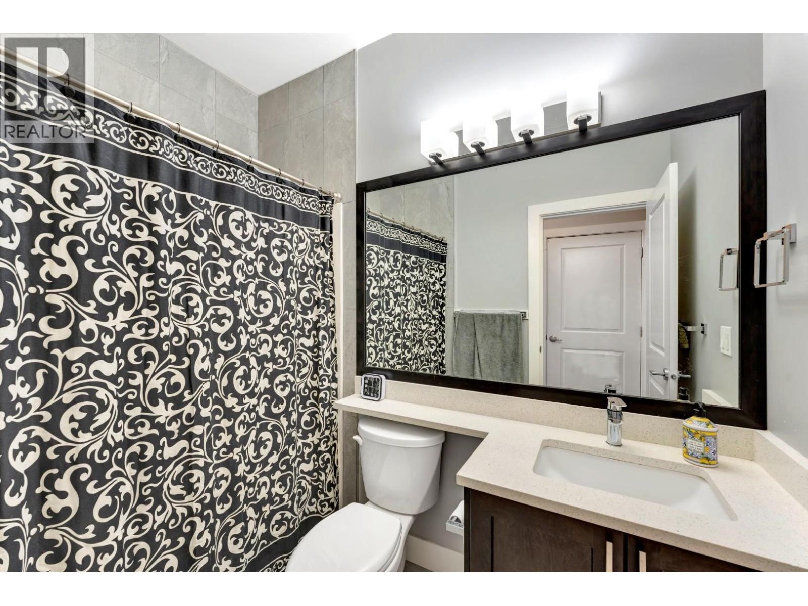 Photo 7 of 1934 Mclean Avenue, Port Coquitlam BC