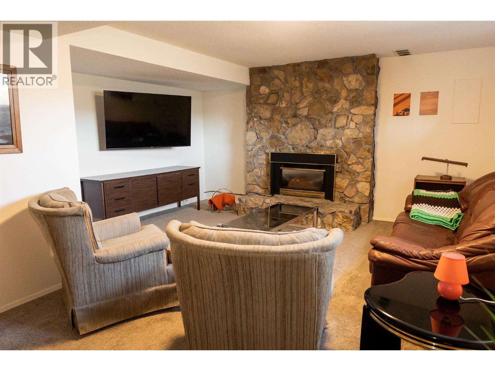 Photo 6 of 1738 Smithson Drive, Kelowna BC