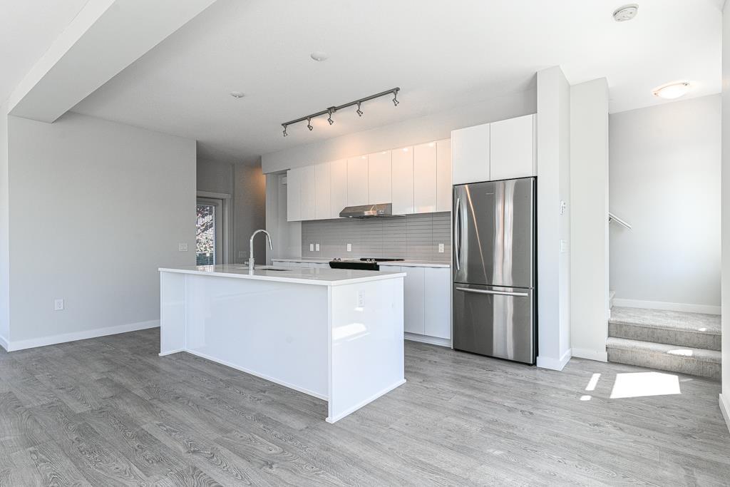Photo 7 of 11 15151 Edmund Drive, Surrey BC