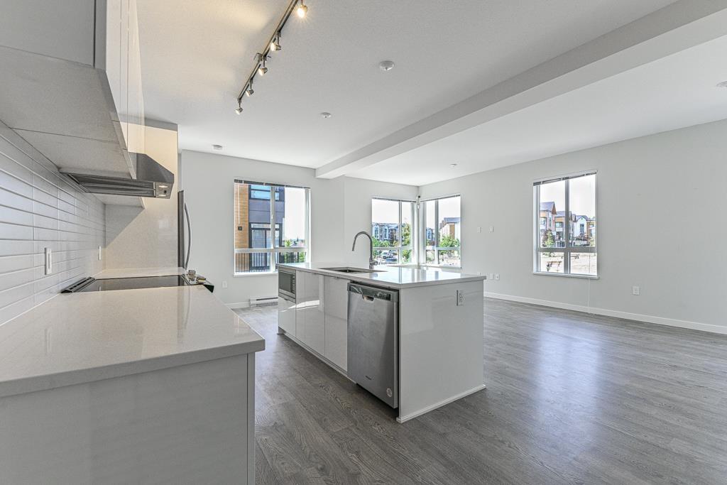 Photo 5 of 11 15151 Edmund Drive, Surrey BC
