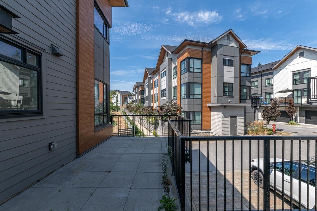 Photo 3 of 11 15151 Edmund Drive, Surrey BC