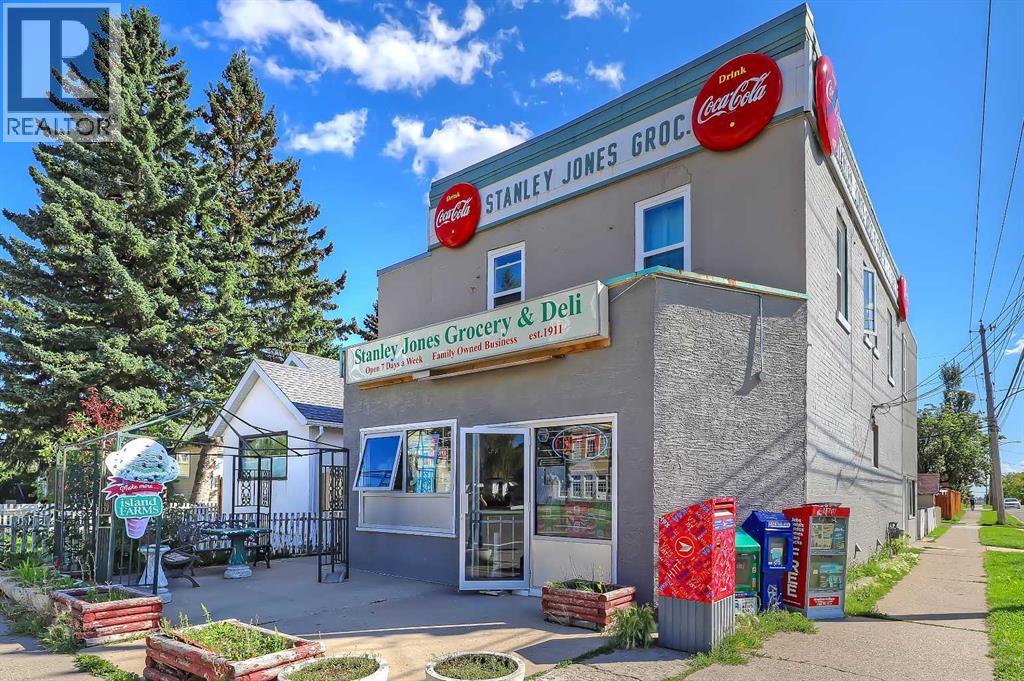 Single Family House for Sale in    Avenue NE Renfrew Calgary 
