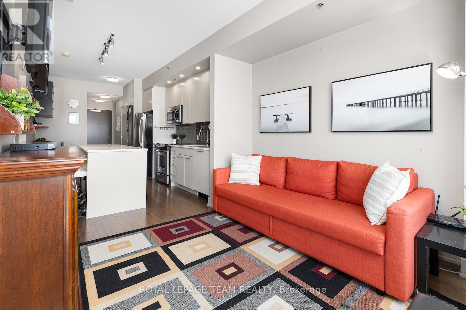 Photo 3 of 502 108 Richmond Road, Ottawa ON