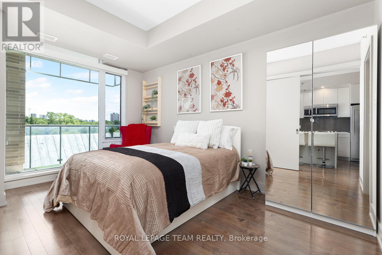 Photo 13 of 502 108 Richmond Road, Ottawa ON