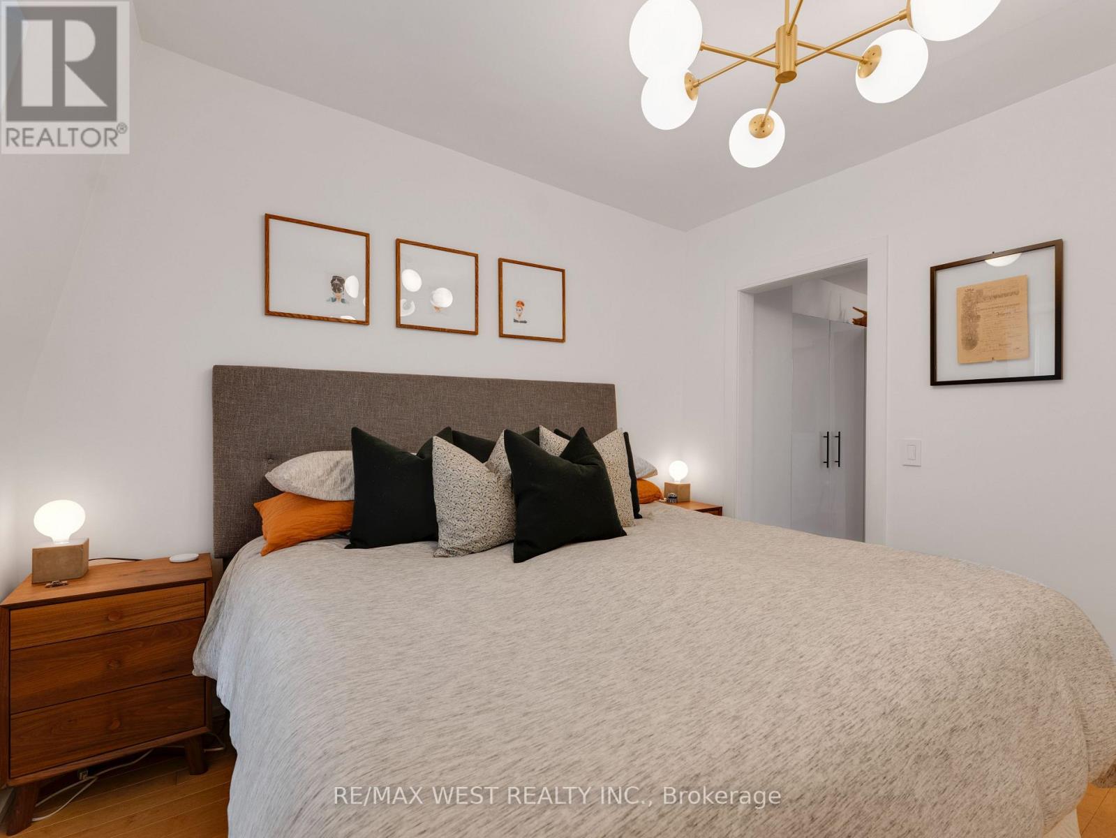 Photo 8 of 553 King Street E, Toronto ON