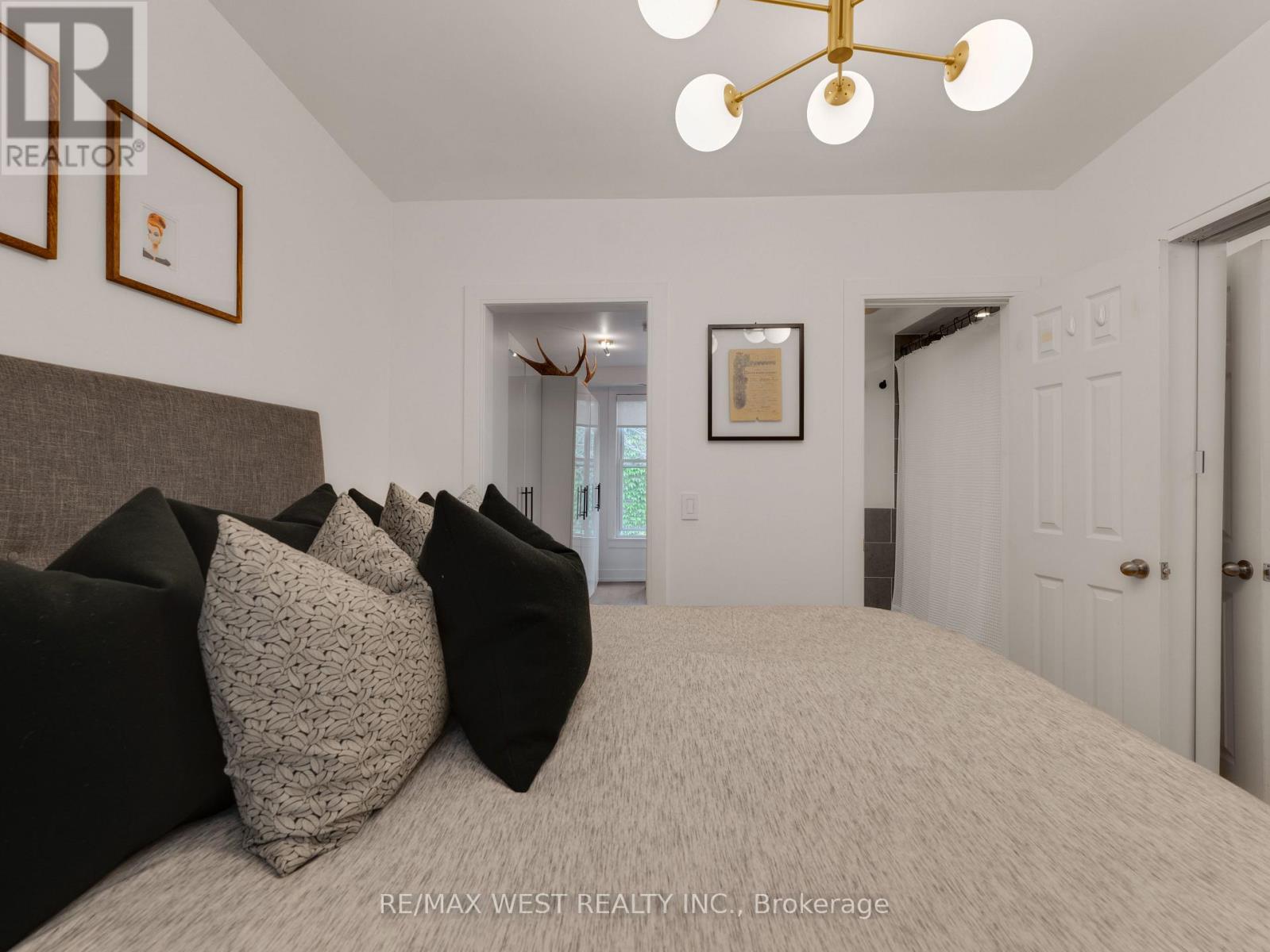 Photo 7 of 553 King Street E, Toronto ON