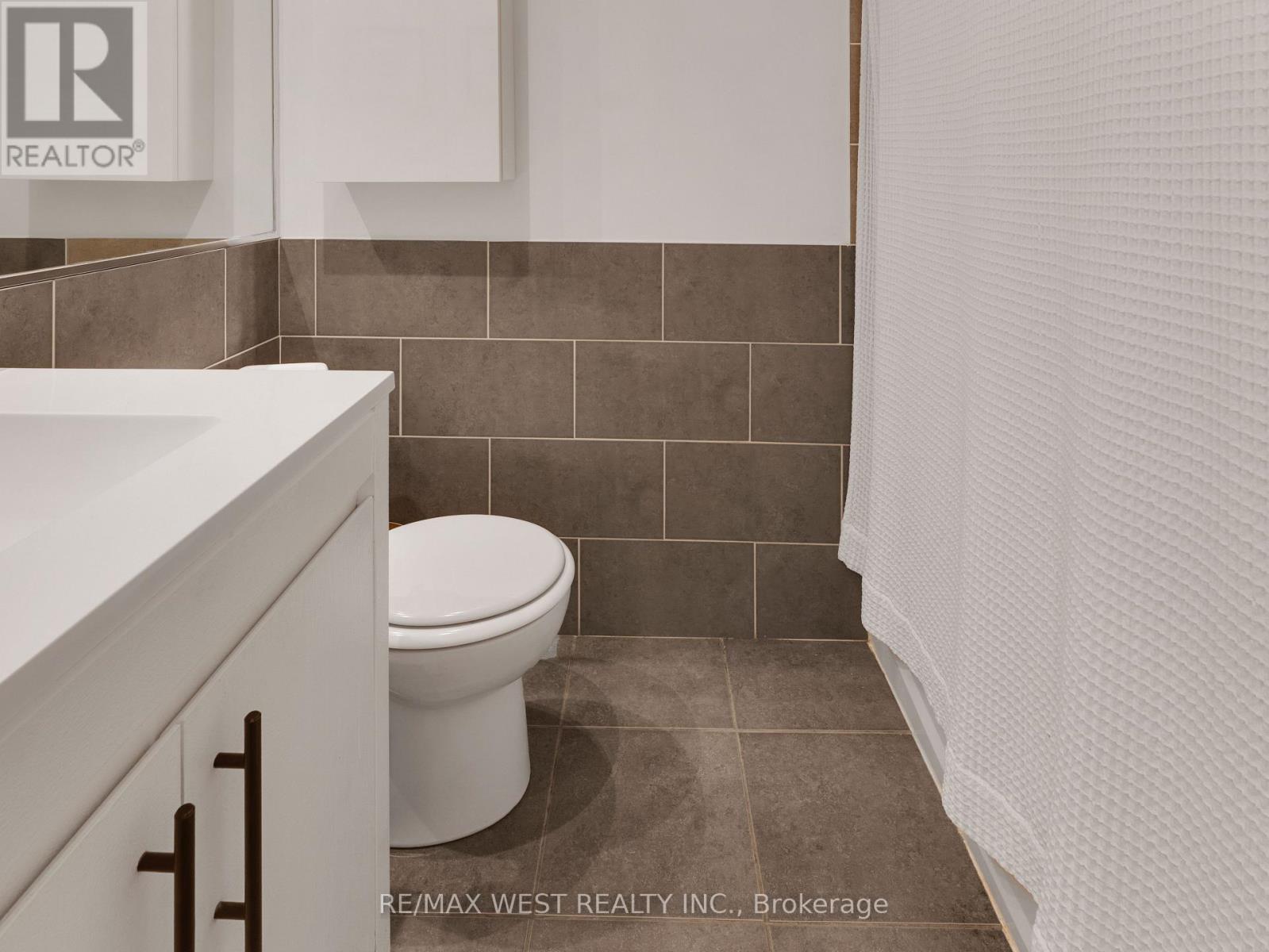 Photo 37 of 553 King Street E, Toronto ON