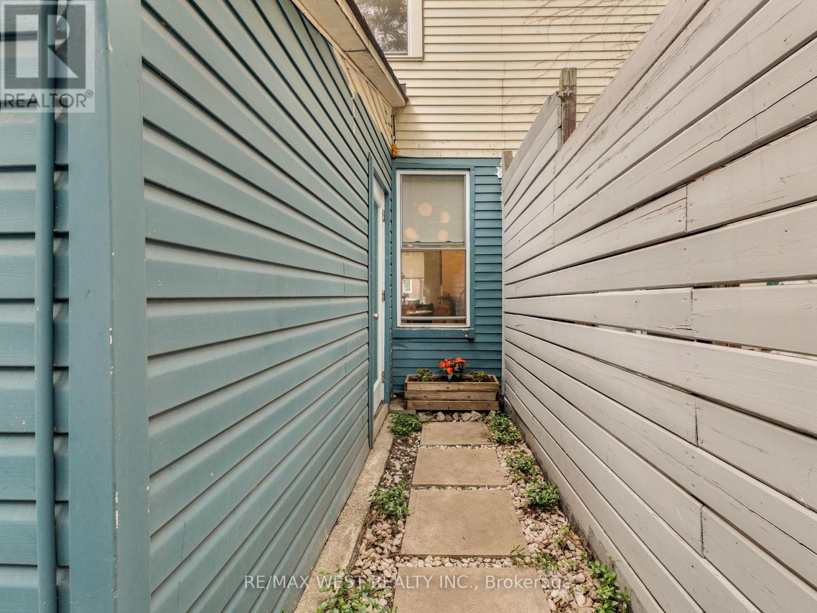 Photo 20 of 553 King Street E, Toronto ON