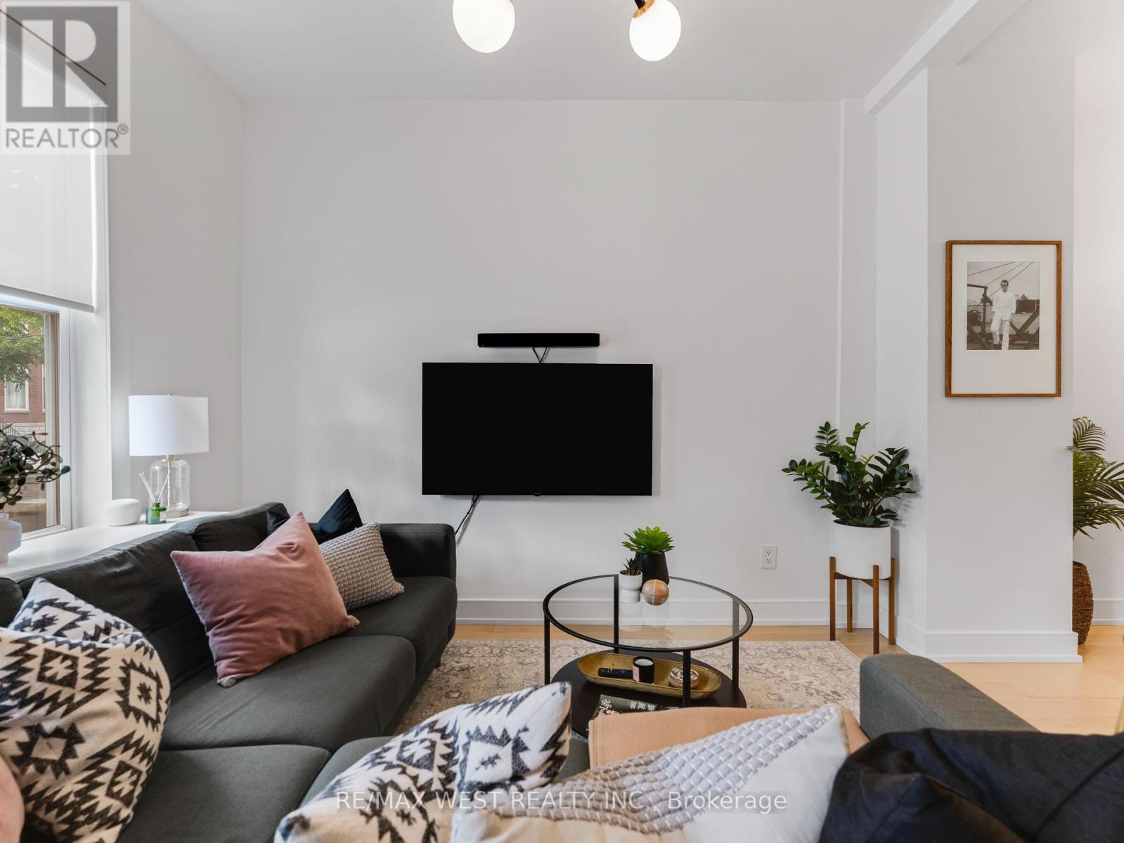 Photo 12 of 553 King Street E, Toronto ON