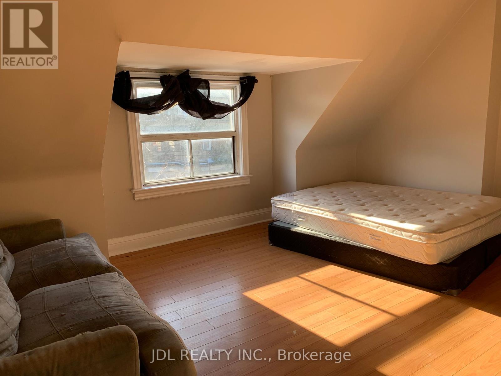 Photo 10 of Second And Third Floor 593 Bathurst Street, Toronto ON