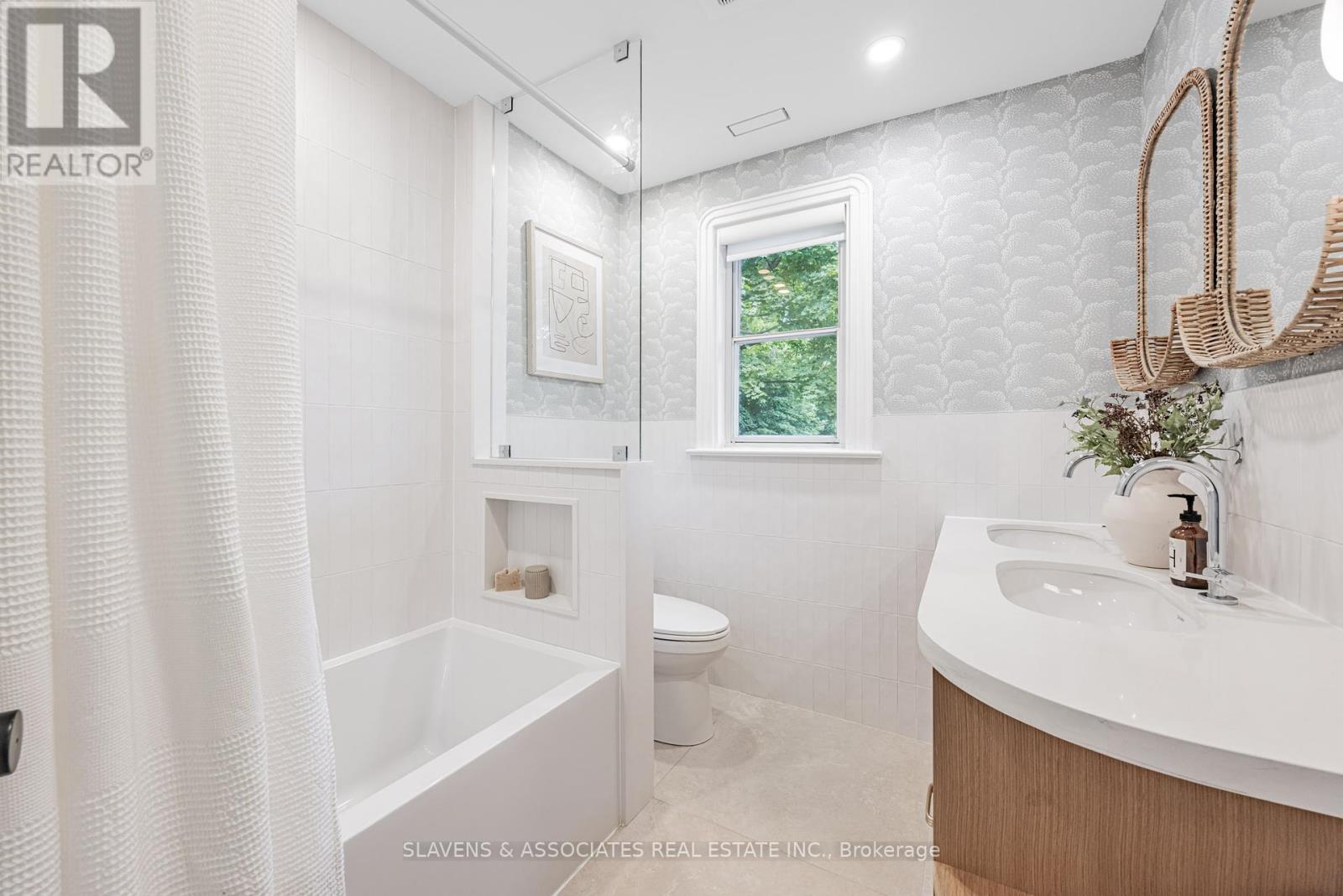 Photo 17 of 118 Whitmore Avenue, Toronto ON