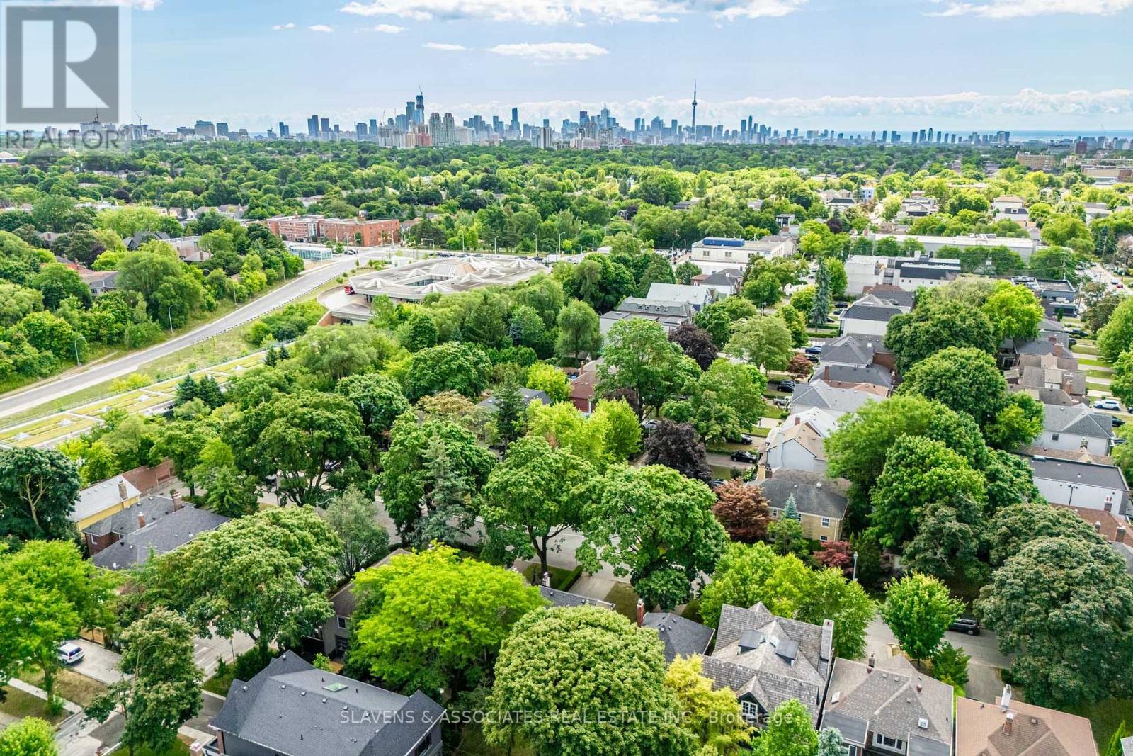 Photo 27 of 118 Whitmore Avenue, Toronto ON