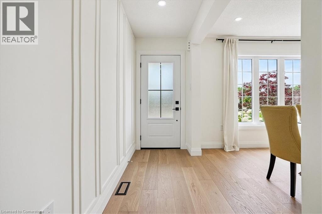 Photo 25 of 54 Ivybridge Drive, Stoney Creek ON