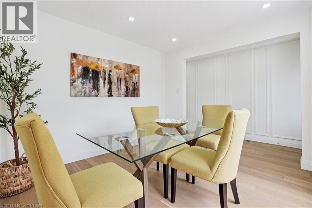 Photo 17 of 54 Ivybridge Drive, Stoney Creek ON