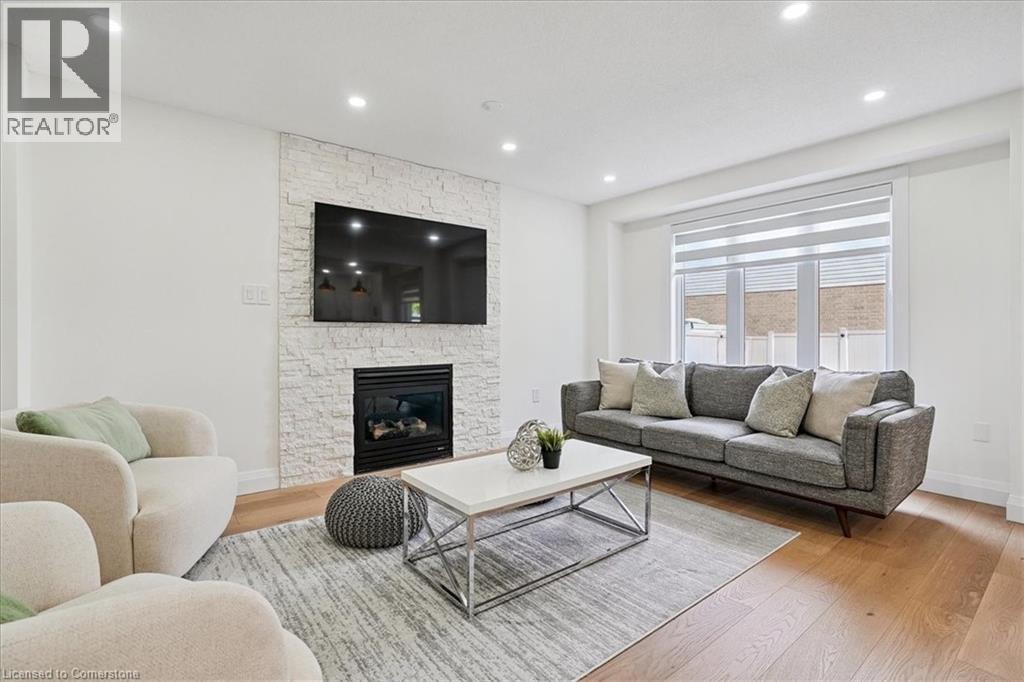 Photo 5 of 54 Ivybridge Drive, Stoney Creek ON