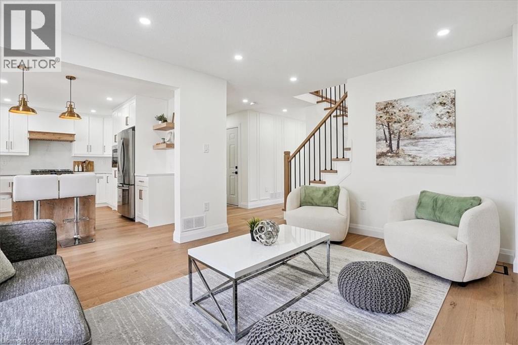 Photo 32 of 54 Ivybridge Drive, Stoney Creek ON
