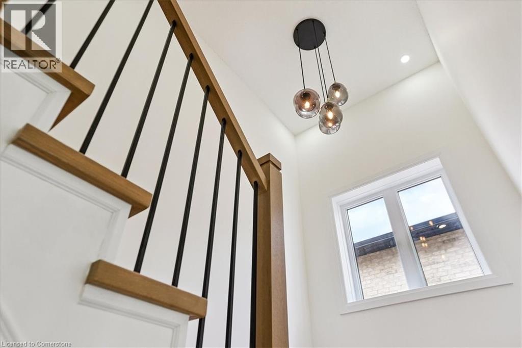 Photo 28 of 54 Ivybridge Drive, Stoney Creek ON