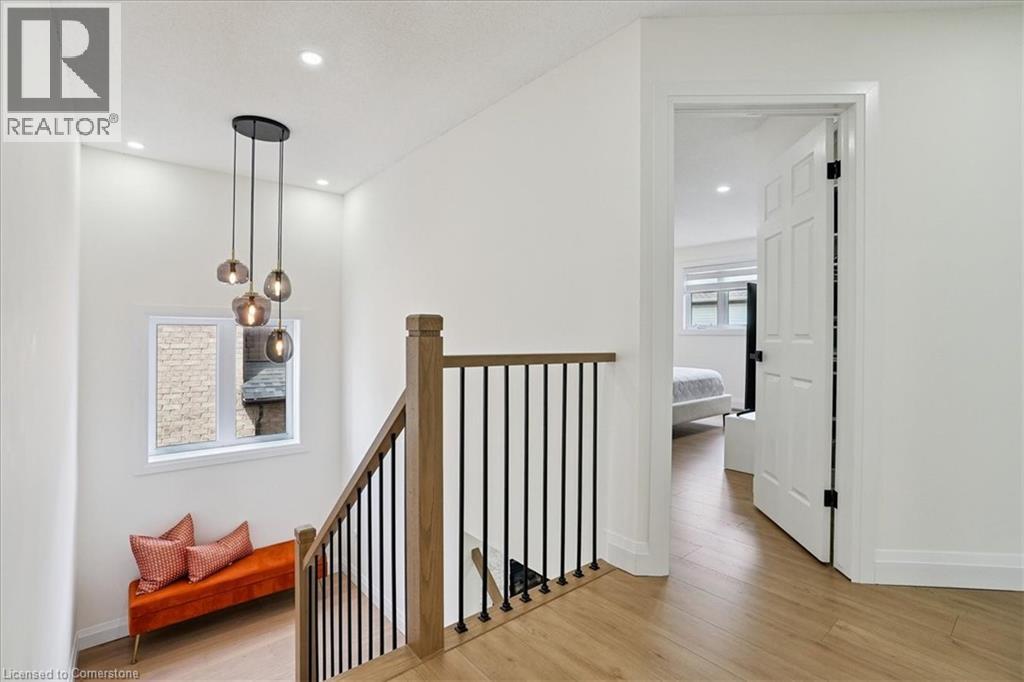 Photo 4 of 54 Ivybridge Drive, Stoney Creek ON