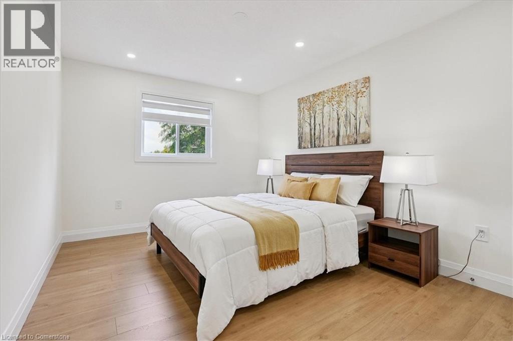 Photo 21 of 54 Ivybridge Drive, Stoney Creek ON