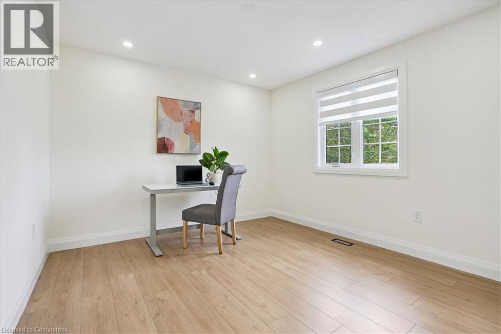 Photo 26 of 54 Ivybridge Drive, Stoney Creek ON