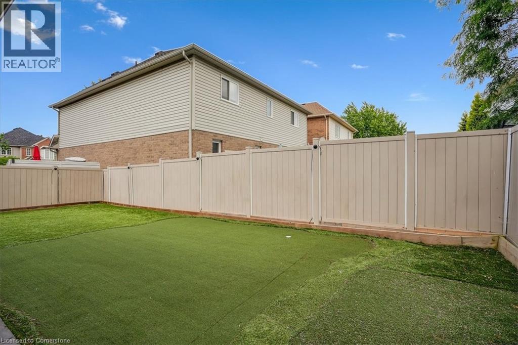 Photo 7 of 54 Ivybridge Drive, Stoney Creek ON