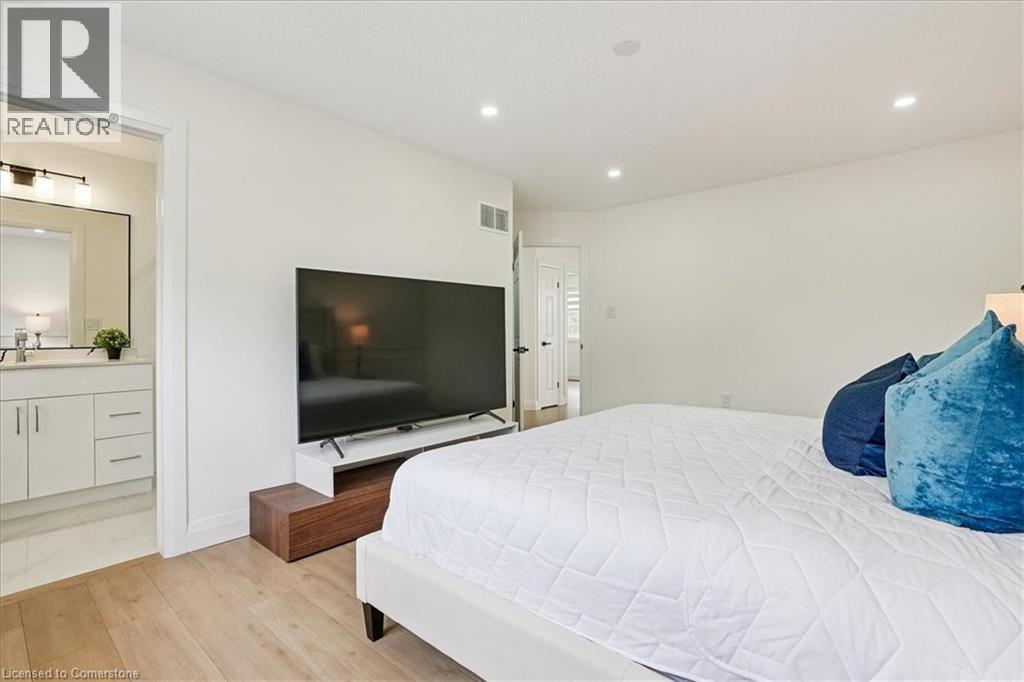 Photo 30 of 54 Ivybridge Drive, Stoney Creek ON