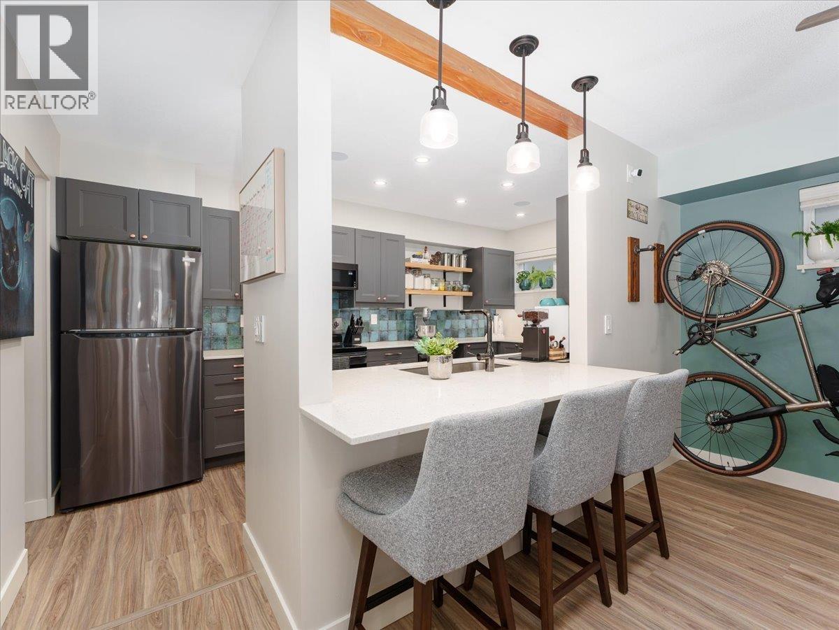 Photo 11 of 7 1203 Madison Avenue, Burnaby BC