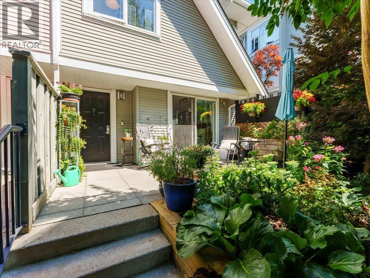 Photo 2 of 7 1203 Madison Avenue, Burnaby BC