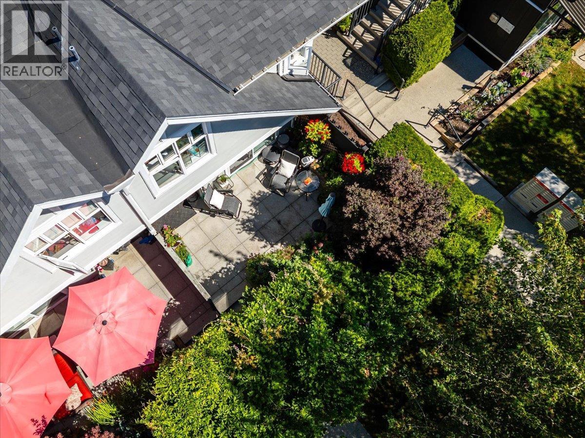 Photo 3 of 7 1203 Madison Avenue, Burnaby BC