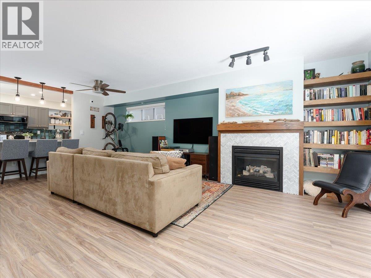 Photo 4 of 7 1203 Madison Avenue, Burnaby BC