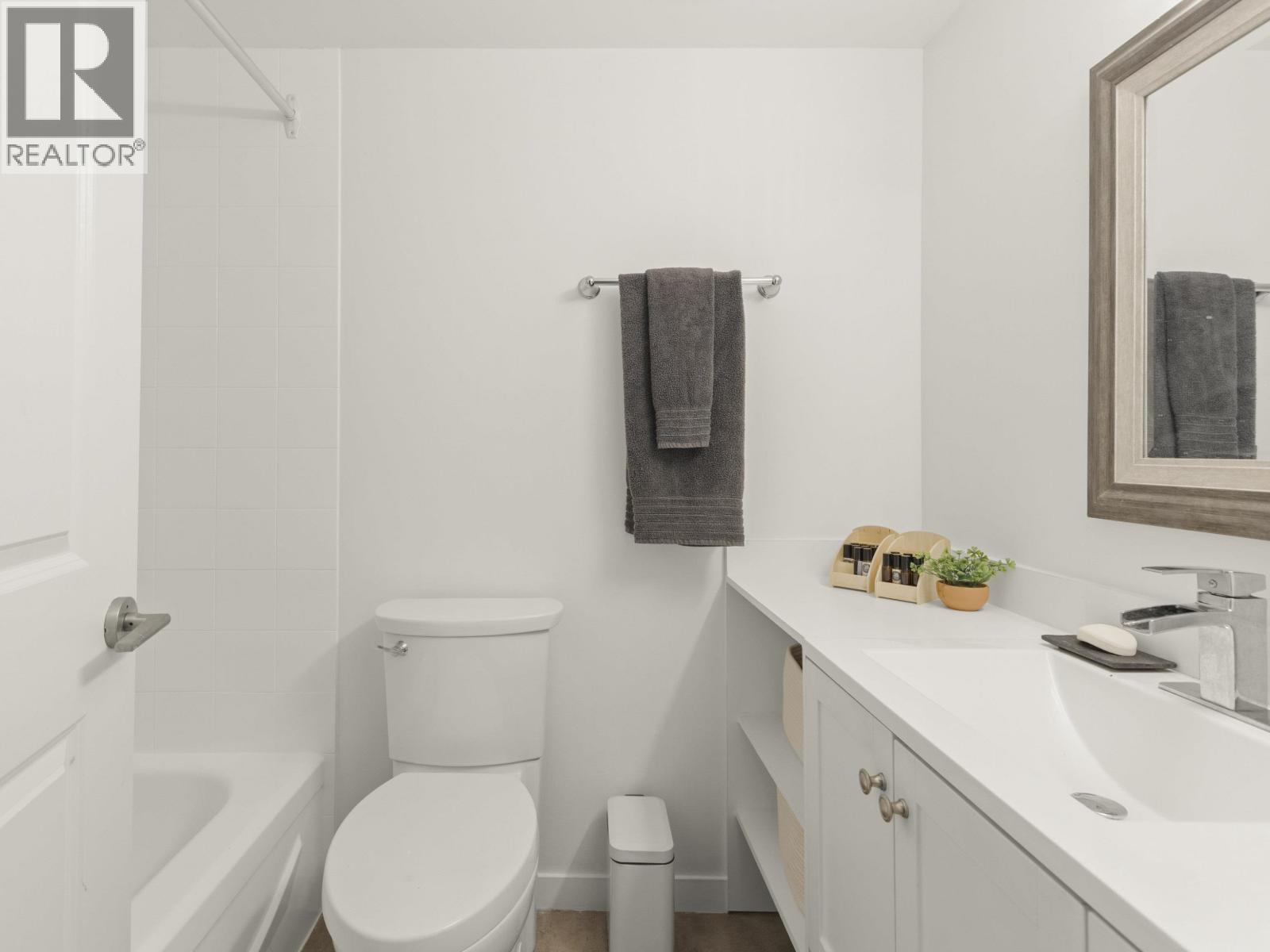 Photo 1 of 206 1365 E 7th Avenue, Vancouver BC