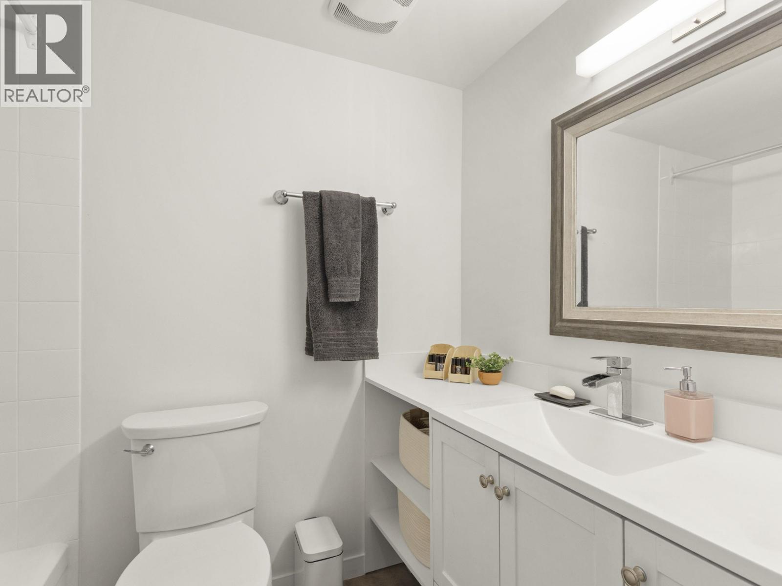Photo 14 of 206 1365 E 7th Avenue, Vancouver BC