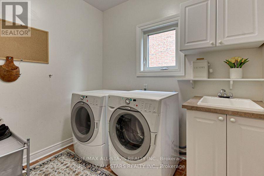Photo 5 of 16 James Ratcliff Avenue, Whitchurchstouffville ON