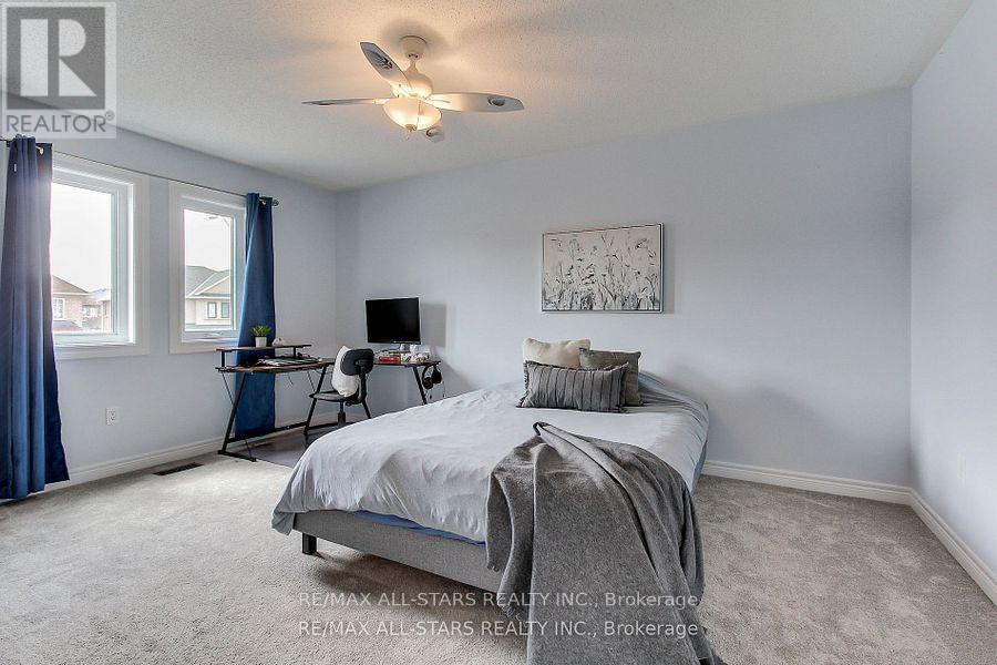 Photo 3 of 16 James Ratcliff Avenue, Whitchurchstouffville ON