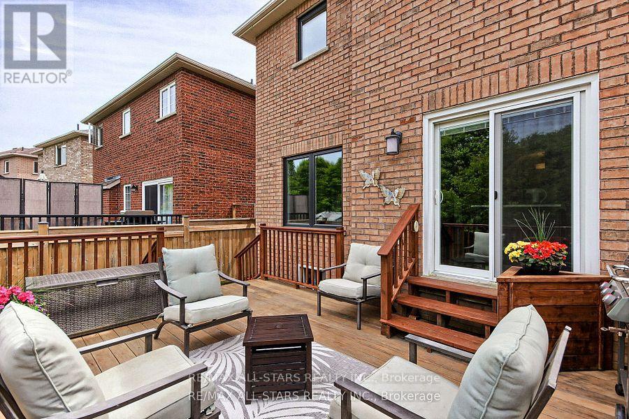 Photo 11 of 16 James Ratcliff Avenue, Whitchurchstouffville ON